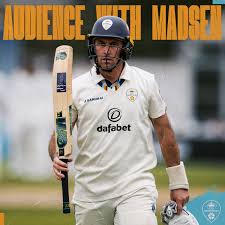 𝐀𝐍 𝐀𝐔𝐃𝐈𝐄𝐍𝐂𝐄 𝐖𝐈𝐓𝐇 𝐖𝐀𝐘𝐍𝐄...