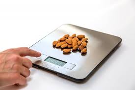 Son dispositivos digitales que generalmente llevan la pila en la parte posterior del electrodoméstico, vienen en varios modelos. Bascula De Cocina Digital Y Bascula Para Comida Con Cronometro Y Reloj Hasta 15 Kg Con