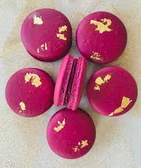 2 213 Likes 35 Comments Carousel Macarons Carouselmacarons On Instagram Do You Like Gold Decoration On Your Macarons Sugar Cookie Gold Decor Macarons