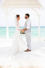 Reasons To Have A Destination Wedding Leda Destinations Destination Wedding Wedding Week Getting Married