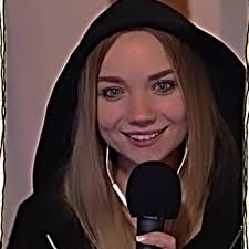 Verstehe die Blicke: Julia Beautx im Fokus