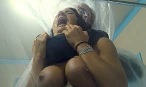 America Olivo большие обнаженные сиськи в скандальной планете, никто не  живет