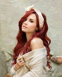 Out of all the hair colors demi has tried, she has dyed her hair red the least. Demi Lovato Long Red Hair In Loose Curls With Girls With Red Ha