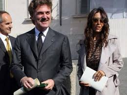 Flavio cattaneo e sabrina ferilli sono diventati marito e moglie in seguito al primo incontro, avvenuto quando il manager lavorava ancora in rai. Sabrina Ferilli E Flavio Cattaneo Sono Sposati Lo Dice Diva E Donna Ladyblitz