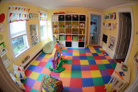 Si estos juegos para niños en casa de hasta 5 años no son suficientes, echa un vistazo al artículo que hemos dedicado a. Entretenimiento Para Los Ninos Ideas Para Juegos En Casa Sala De Juegos Para Ninos Diseno Cuarto De Juegos Cuartos De Juguetes