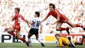 La pro pluriscudettata di allora prestò 9 uomini alla nazionale, per il primo match della storia contro i diavoli rossi, vinto grazie alla punizione di guido ara, la prima fintata nella storia del calcio. Europei Belgio Italia Da Scifo A Gerets La Storia Dello Squadrone Anni 80 La Gazzetta Dello Sport