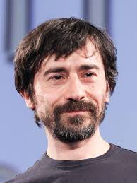 In televisione oltre a la meglio gioventù di marco tullio giordana, nel 2010 è nel cast di il sogno del maratoneta di leone pompucci e nel 2013 di il bambino cattivo di nel 2014 luigi lo cascio presenta in teatro la sua versione di otello, da lui. Luigi Lo Cascio Biography Height Life Story Super Stars Bio