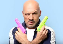 Η αγορίτσα ζωή ζέτα μακρυπούλια (αθήνα, 31 ιουλίου 1978) είναι ελληνίδα ηθοποιός και παρουσιάστρια, με καταγωγή από το χωριό ποταμούλα αιτωλοακαρνανίας. Ta Espasan Moytsinas Kai Open