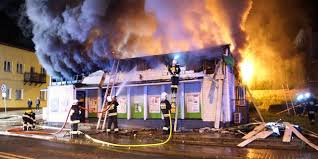 Na plaży 3 lipca 2021 czerwona flaga. Nocny Pozar Zabki W Miedzyzdrojach Pozostaly Tylko Zgliszcza Swinoujscie