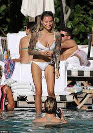 She has tattoos on her both arms. Gavin Rossdale S Bikini Clad Ex Sophia Thomalla Passionately Kisses New Footballer Beau Loris Karius Daily Mail Online