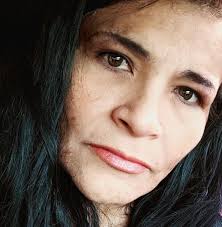 Chocolate-dipped "cannoli" cupcakes = 😍! From Tasty