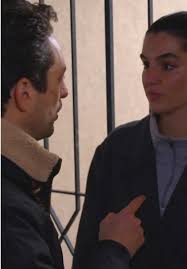 Lars stellt Cleo ein Ultimatum und droht ihr, sich nie wieder in seine Ehe  einzumischen. Doch kurz darauf steht Anna mit einem blauen Auge völlig  aufgelöst vor dem Loft. Was hat Lars ihr angetan? Wird ...