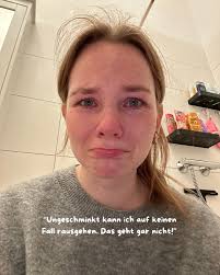 Kleiner Reminder, dass euer jüngeres Ich ganz viel Liebe von euch verdient  hat! Die kleine Michelle wäre sooooo stolz auf die große Michelle, wenn sie  sie heute sehen könnte. 🥺🧡 #mentalegesundheit #negativeselftalk #