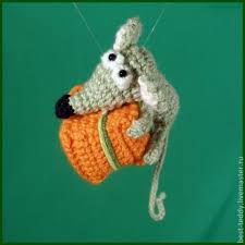 вязаные крючком мыши крысы мышки крыски символ 2020 года Vyazanye Myshi I Krysy Kryuchkom 60 Igrushek So Shemami I Opisaniem Shemy Vyazaniya Amigurumi Milye Igrushki Kryuchkom