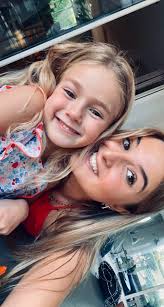 Looking for a host family 🙂 My name is Léa, I turned 18 in July and I come  from the French part of Switzerland, near Geneva. I finished highschool  last year and