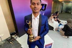 Cinta luar biasa adalah lagu dari penyanyi asal indonesia, andmesh kamaleng. 9 Potret Manisnya Faisal Resi Pencipta Lagu Cinta Luar Biasa