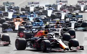 The main race of the formula 1 azerbaijan grand prix has begun. O B4dkzpxghqdm