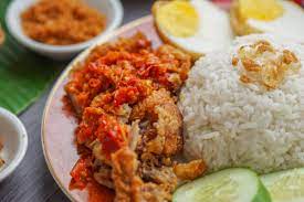 Tidak berbeda jauh dengan keripik kentang, kentang goreng juga menjadi makanan dengan tingkat kalori. Nasi Adakah Makan Nasi Menyebabkan Kita Gemuk Sihatologi