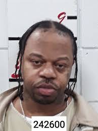 Courtney Darnell's Instagram, Twitter & Facebook