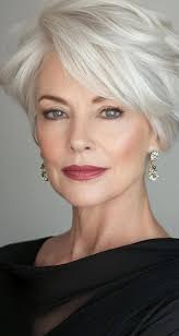 Să nu te superi, Ce vârstă ai doamnă? Porți în păr nuferi Ori frunze de  toamnă? Căci după față Și după priviri, Ești plină de viață Și-n ochi ai  sclipiri! Dar...ceva îmi