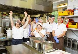 Which advantages as an employee can you experience and why is a career at kaspar hauser stiftung the right thing for you. Kuche Kaspar Hauser Stiftung