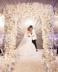 Literally Looks Like Love Is Radiating Out From Their Kiss With This Starburst Draping Behind Them Las Wedding Inside Las Vegas Wedding Planner Vegas Wedding
