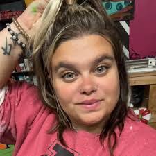 Karen Forbis's Instagram, Twitter & Facebook