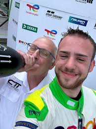 Bester Streckensprecher!🎤 Den Schluck hast du dir Verdient🍾 Danke Jörg  Hennig