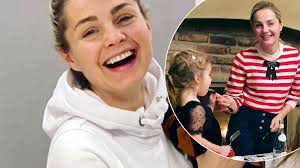 Małgorzata socha pokazała zdjęcie, na którym widać, jak uwija się w kuchni. Malgorzata Socha Z Corkami I Synem Walentynkowa Sesja W Domu