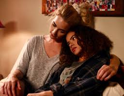 Ginny & georgia dizisini 1080p, full hd olarak izle, oyuncuları, konusu ve tartışmalarıyla bilgi sahibi ol. Ginny Georgia Is Nothing Like Gilmore Girls And That S A Good Thing Glamour