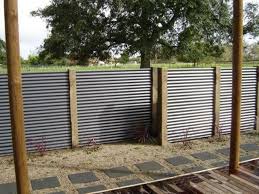 Wellblechzaun Mit Holzpfosten Cheap Privacy Fence Privacy Fence Designs Fence Decor