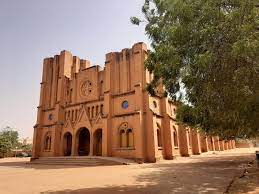 The violence in burkina faso has displaced more than 1.14 million people in just over two years, while the poor arid country is also hosting some 20,000 refugees from neighbouring mali who are seeking. Burkina Faso Sehenswurdigkeiten Lander Burkina Faso Goruma