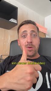 Ölsardinen-, Ölsardinenindustrie! Seit heute ist die Neuinterpretation  dieses alten Klassikers überall im Streaming und auch als Video auf  YouTube. Ich hoffe, es gefällt euch. 🐟🐟🐟 🎻: Shir-Ran, Jonathan, Coen,  Nariman 🎥: Fred