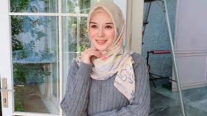 Ustadz abdul somad dan ayana moon (instagram). Ayana Moon Didoakan Netizen Berjodoh Dengan Ustaz Abdul Somad Ini Kata Netizen