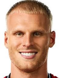 Elliot Becker's Instagram, Twitter & Facebook