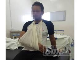 Dia didakwa mengikut seksyen 325 kanun keseksaan yang memperuntukan hukuman penjara hingga tujuh tahun dan denda serta 326a kanun sama yang memperuntukan hukuman penjara hingga dua tahun jika sabit kesalahan. Retak Tulang Dibelasah Selepas Kemalangan