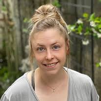 Sarah Lashbrook's Instagram, Twitter & Facebook