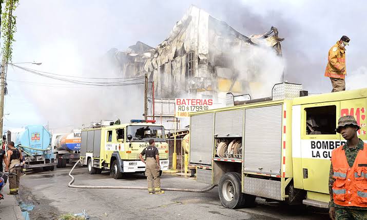 Incendio afecta Almacén y tienda de L&R Comercial - Periódico elCaribe