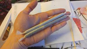 Smoking a joint is one of the most enjoyable ways to consume cannabis. How To Roll A Heart Joint Album On Imgur