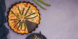 A dish consisting of unsweetened custard baked in a pastry shell with various ingredients, as bacon, cheese, or spinach, and served hot. Quiche Und Tarte Rezepte Gutekueche At