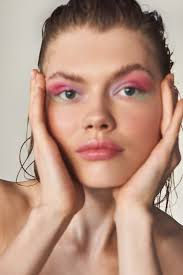 Konstanja-荧粉淡妆