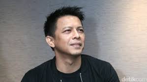 Kehidupan vokalis noah ini memang kerap menjadi buah bibir. Ariel Noah Akur Dengan Mantan Istri Tepis Was Was Besarkan Anak Gadis