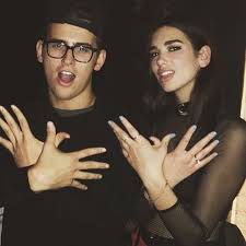 Dua lipa has reportedly split with musician paul klein after five months of dating a music source told the sun : Kur Shqipet Behen Bashke Ne Shba Foto Rita Ora Albanian Bebe Rexha Albanian Albanian Flag