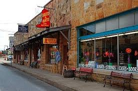 Ozarks Ar Of Presidents Billionaires And Whittlers Roads Less Traveled Mountain View Arkansas Small Town America Mountain View