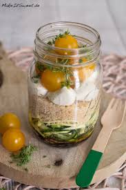 Wir holen uns das italienische flair auf den teller. Couscous Zucchini Mozzarella Salat Im Glas Rezept Makeitsweet De