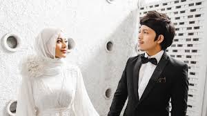 He is the first youtuber in southeast asia to earn the diamond play button. Angry Aurel Hermansyah Who Is Pregnant Is Prayed To Die Atta Halilintar Is After The Perpetrator