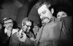 He fought with many of his old solidarity colleagues, including mazowiecki. W Berlinie Odkryto Dokument O Kulisach Stanu Wojennego W Tym Dot Lecha Walesy Dzieje Pl Historia Polski