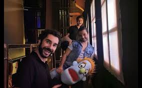 Manuel moreira, ator que participou em séries como 'morangos com açúcar' ou no musical 'avenida q', revelou que tem sido alvo de bulliyng por parte de um grupo de jovens, que lhe mandam mensagens e vídeos abusivos em que falam da sexualidade do ator, que não esconde que é. Tdlmudnoz0l2ym