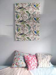 Aus einem stück pappkarton, garn, stoff und hier kannst du mit stecknadeln ganz einfach deine bilder an die wand pinnen. Memoboard Und Pinnwand Selbermachen Einfaches Deko Diy Tutotrial