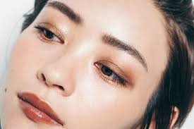 voce12月号 topics1 眉を変えれば顔が変わる イガリさんの 整形眉 hair 眉 イガリ メイクタイプ